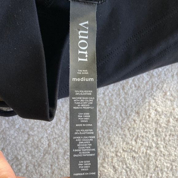 Vuori daily leggings- like new - Picture 3 of 10